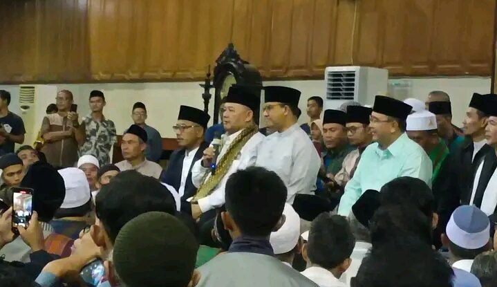 Ribuan Jamaah Sambut Anies Baswedan di Masjid Agung Kota Tasikmalaya